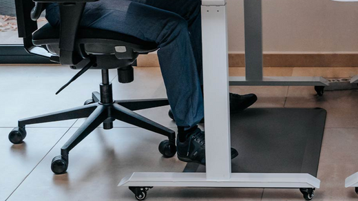 Tapis anti-fatigue : qu’est-ce que c’est, bienfaits et comment le choisir ?