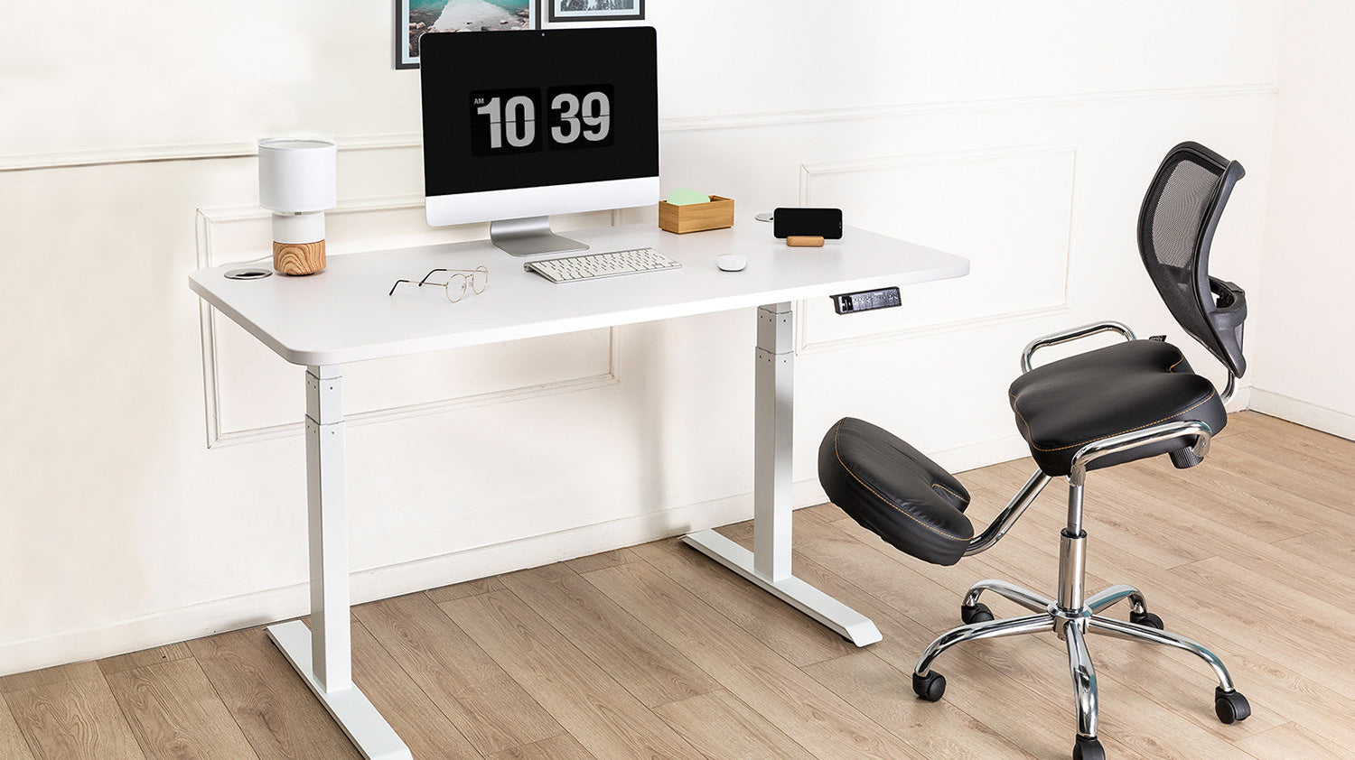 Bureau assis debout et chaise ergonomique