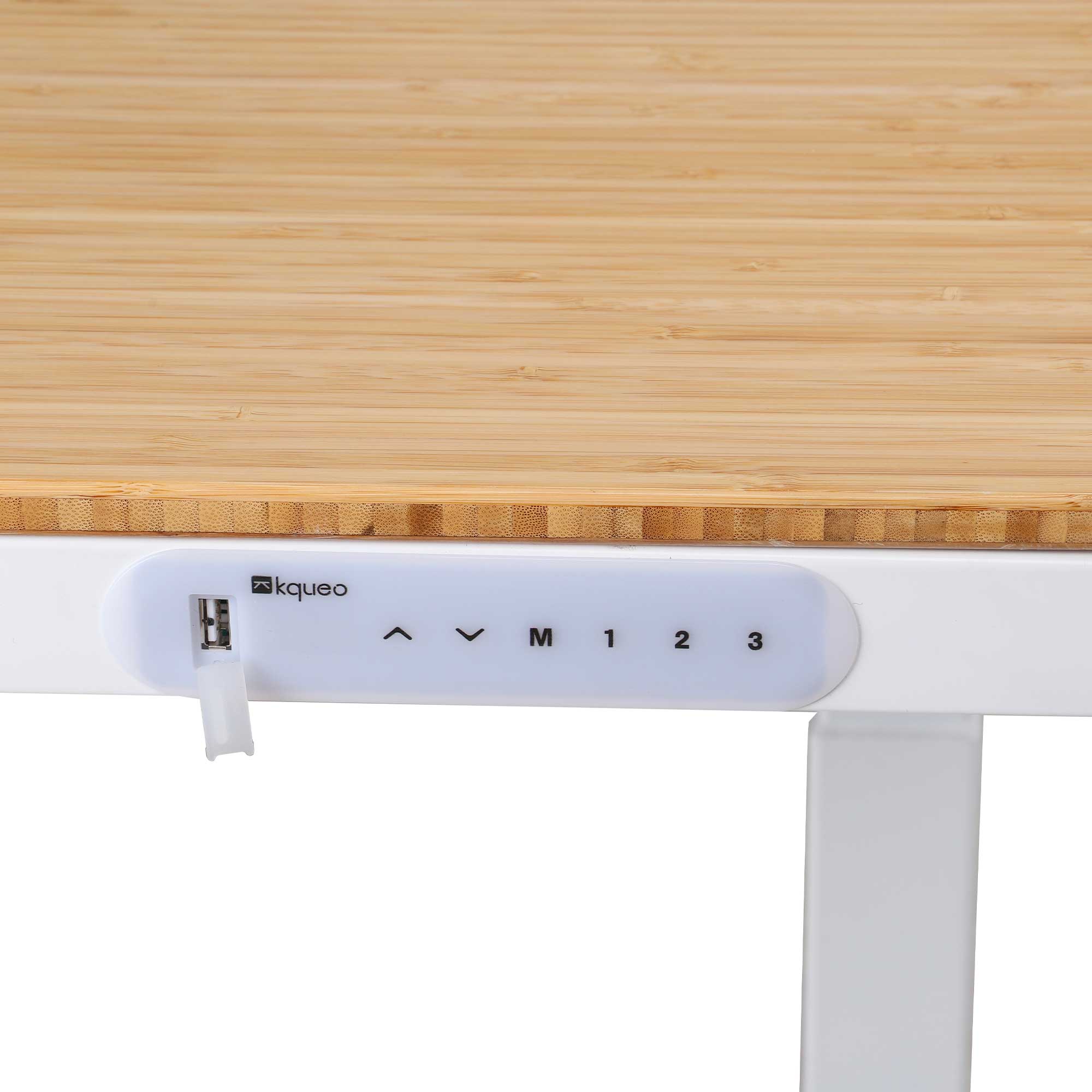 Système de double motorisation et passage de câbles sous le plateau du bureau Dynamic Connect Bamboo.