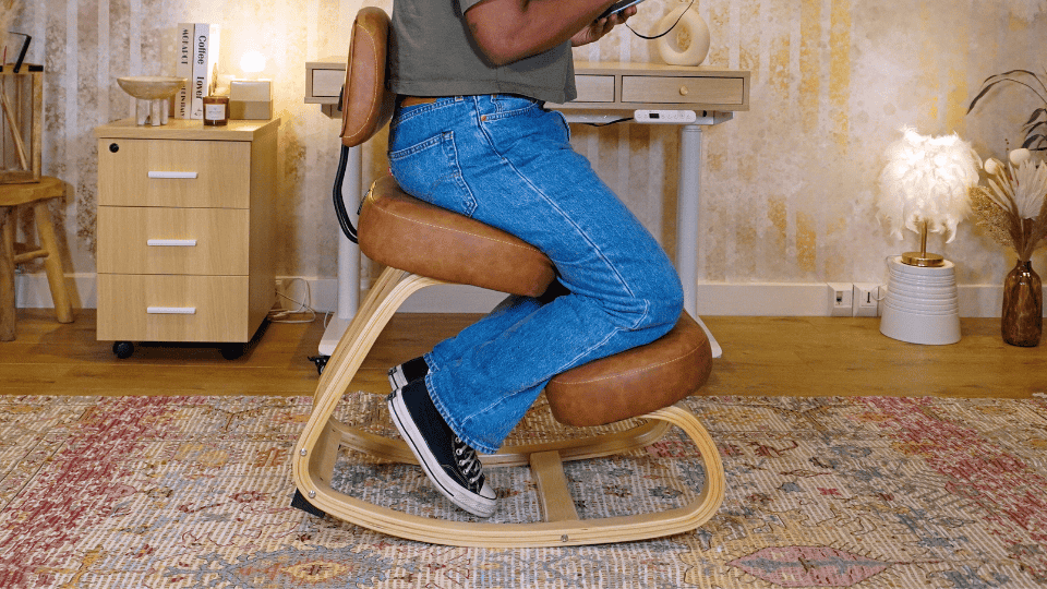 chaise assis genoux MOOVE vintage à bascule marron et bois