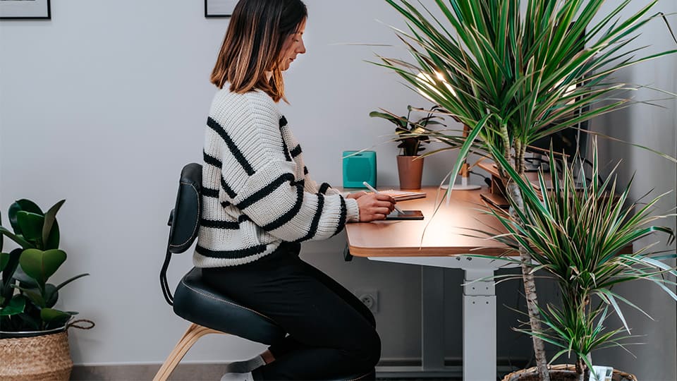 photo lifestyle chaise ergonomique MOOVE KQUEO