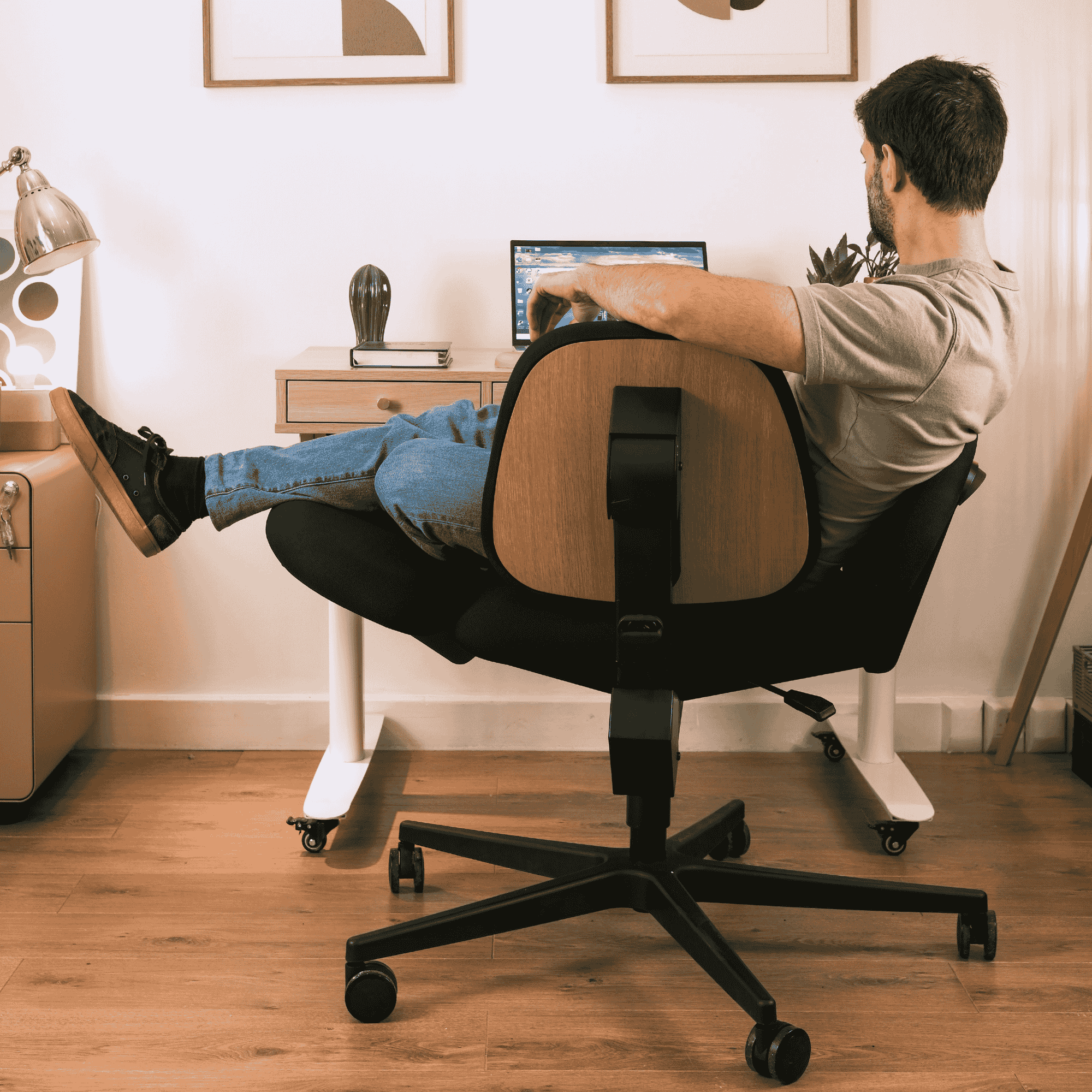 chaise de bureau dynamique FLOW posture allongée