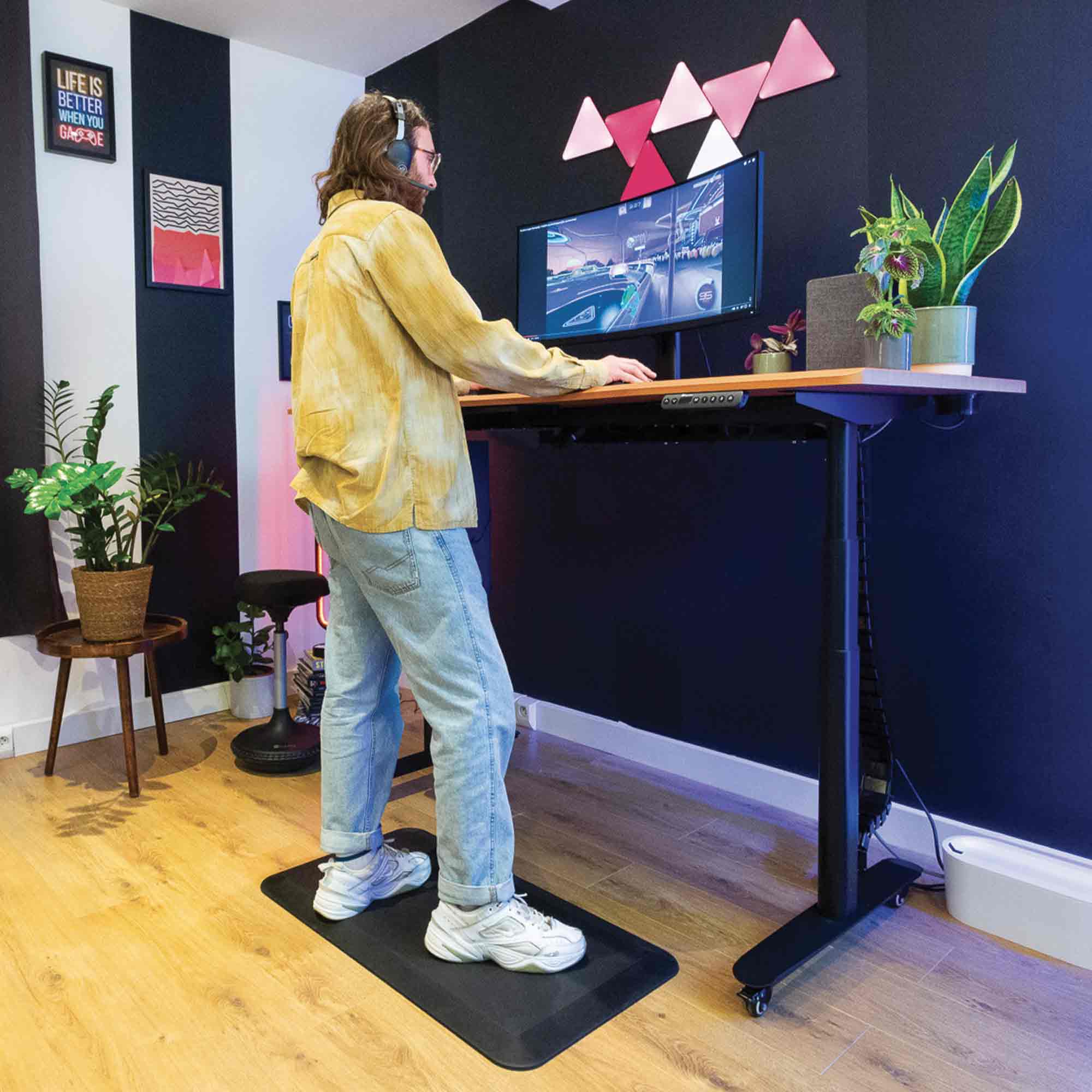 bureau assis debout dynamic CIRCLE SMOOTH noir coloris chene_ambiance