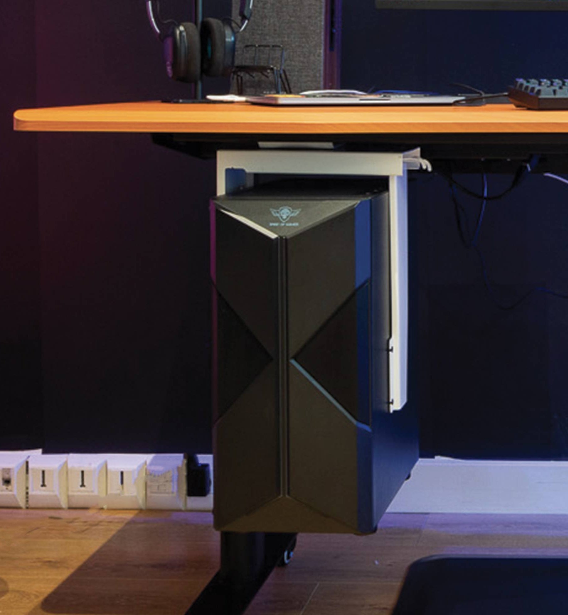 support d'unité centrale grande tour Kqueo blanche_ambiance