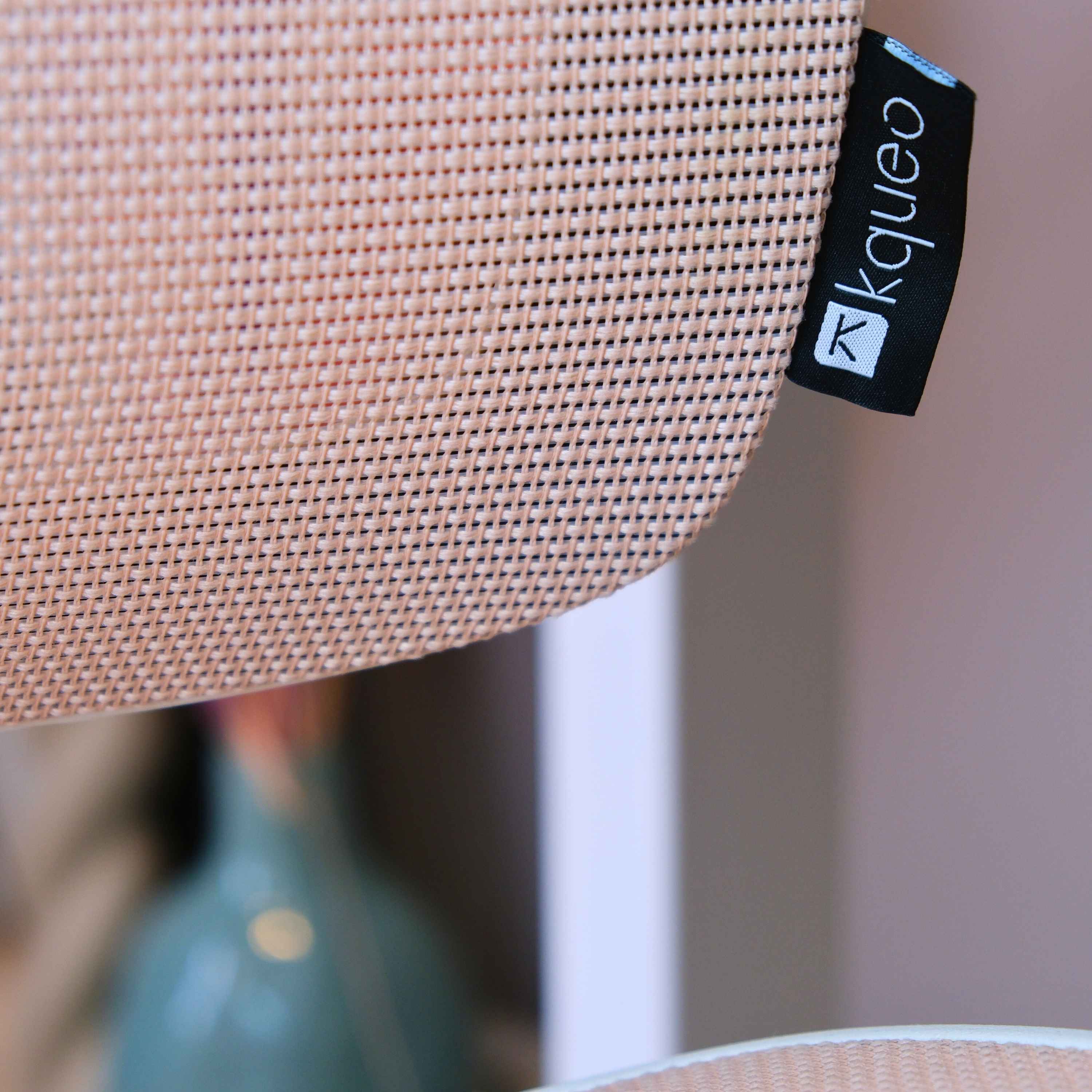 chaise de bureau ergonomique TERRANA blanche et rose