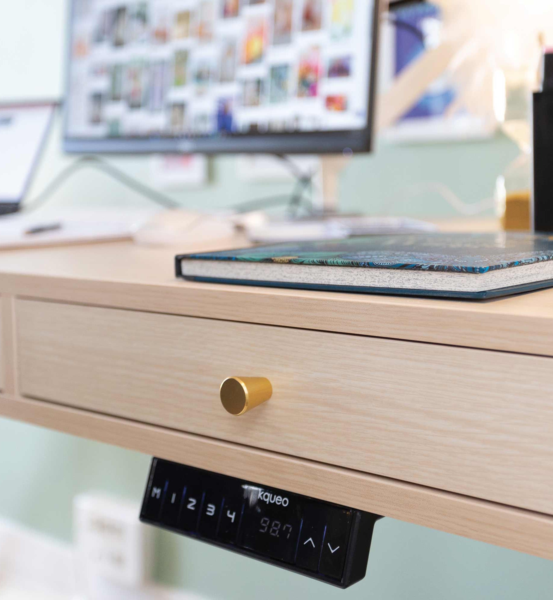 panneau de contrôle bureau assis debout SPACE DYNAMIC avec trappe cable management Kqueo_ambiance