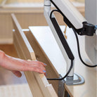 bureau assis debout avec trappe cable management Kqueo_ambiance