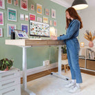 bureau assis debout avec trappe cable management Kqueo_ambiance