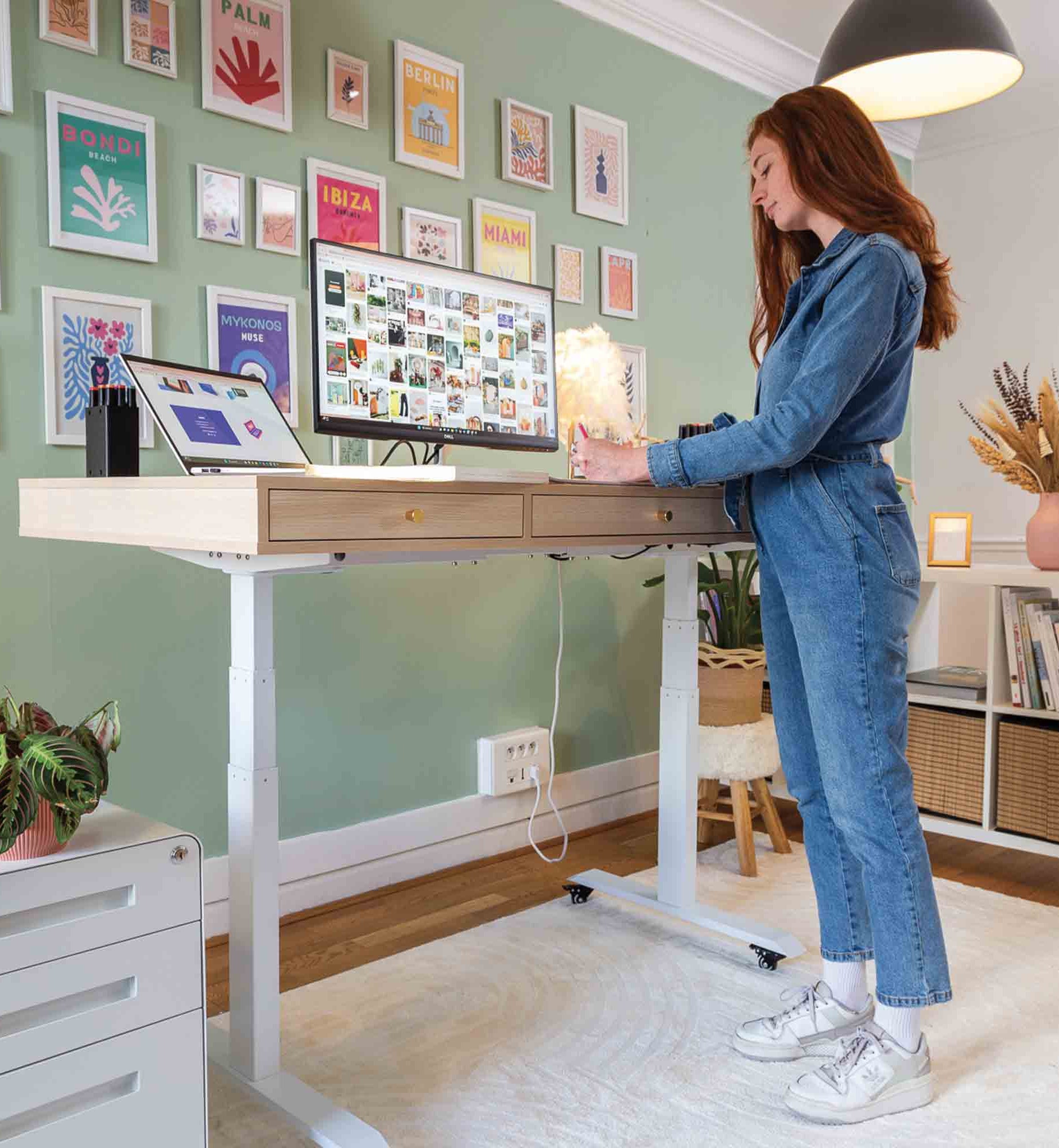 bureau assis debout SPACE DYNAMIC avec trappe cable management Kqueo_ambiance