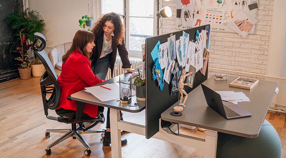 bureau assis debout DUO et assises ergonomiques Kqueo