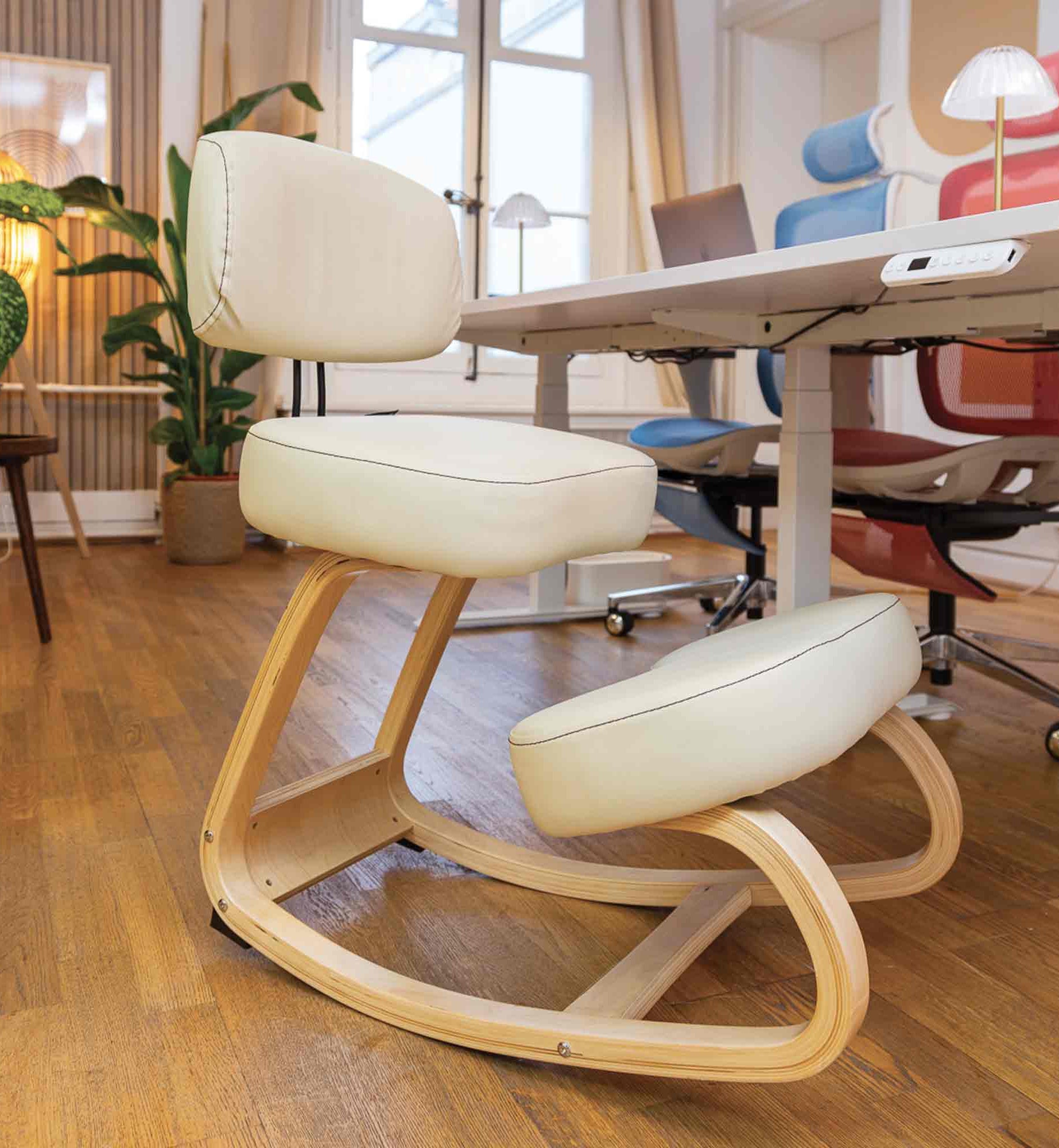 chaise assis genoux MOOVE beige_ambiance