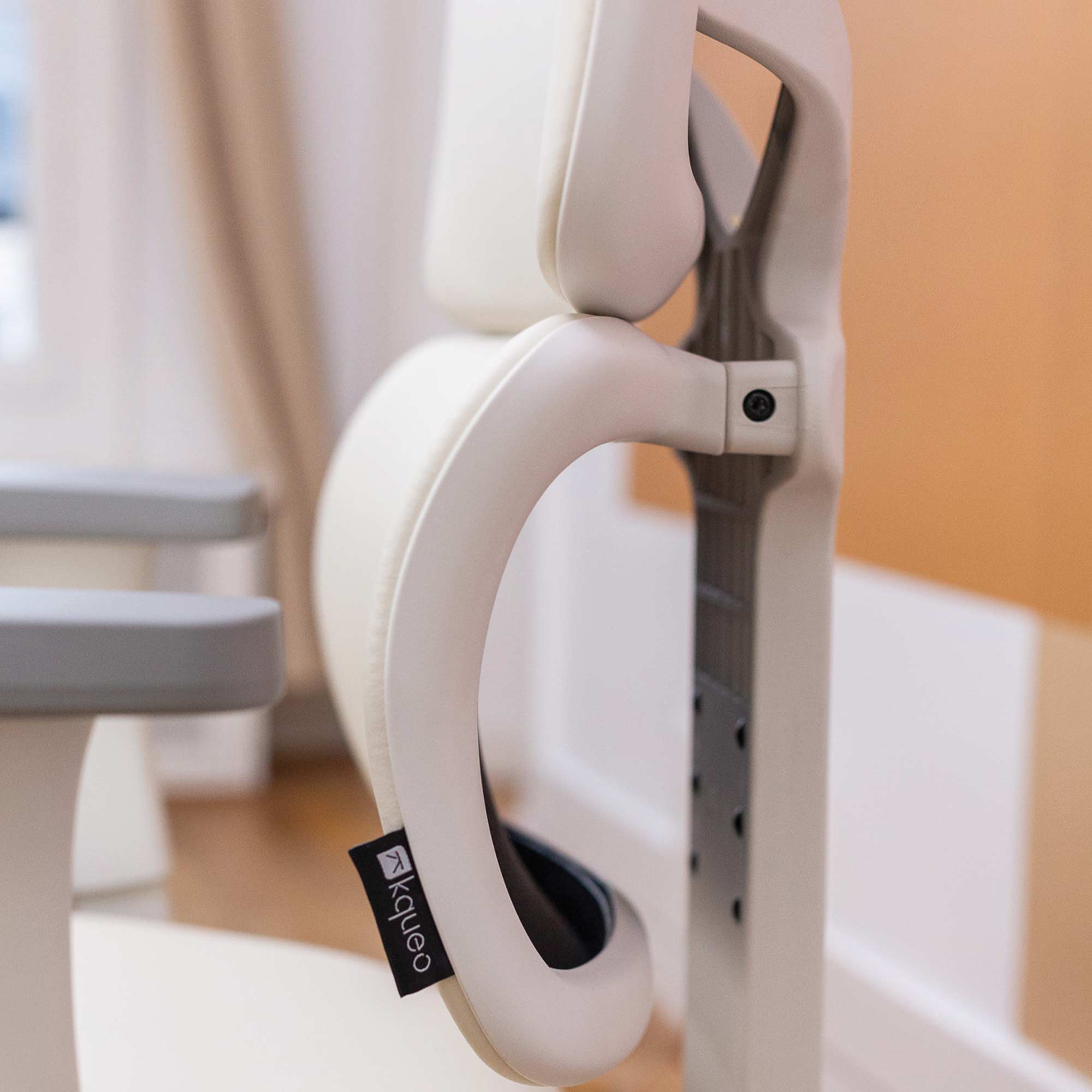 support lombaires chaise ergonomique TERRANA en cuir blanc reconstitué_ambiance