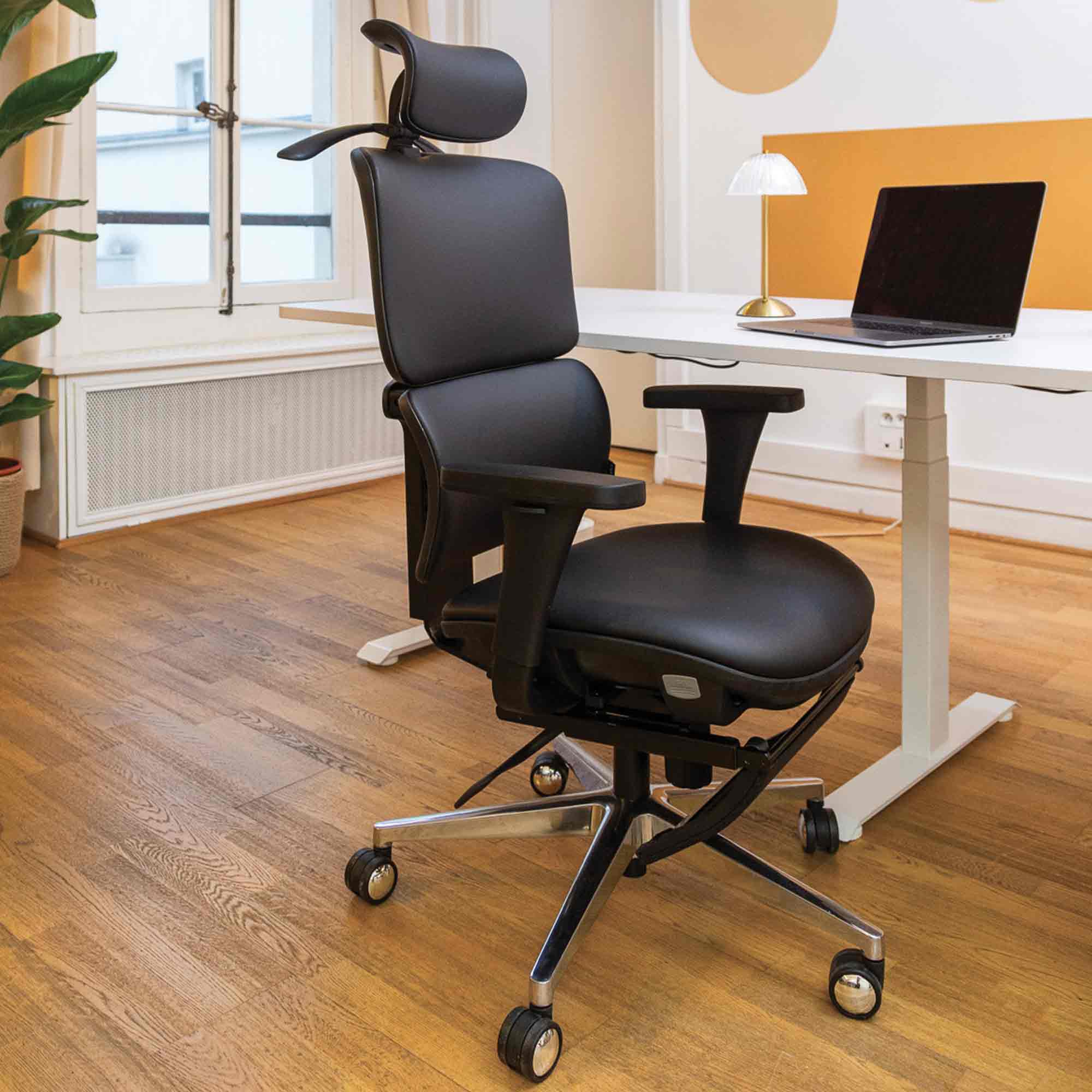 chaise ergonomique TERRANA en cuir reconstitué noire_ambiance