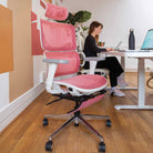 chaise ergonomique de bureau en maille rouge TERRANA Kqueo_ambiance