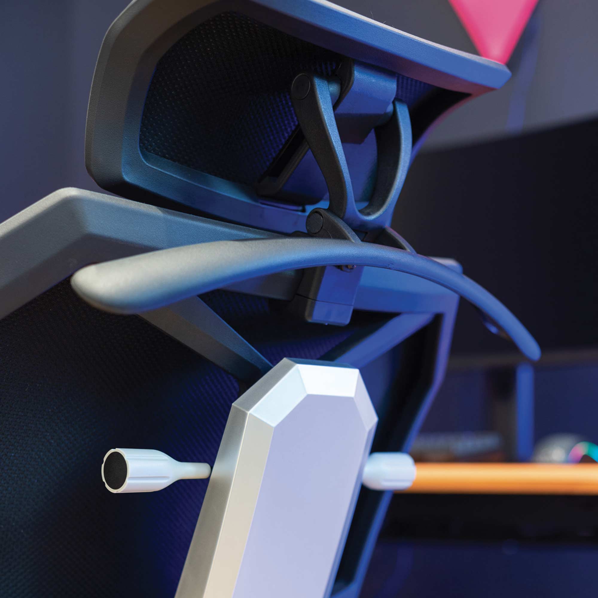 cintre chaise ergonomique VERTEX en cuir reconstitué noire_ambiance