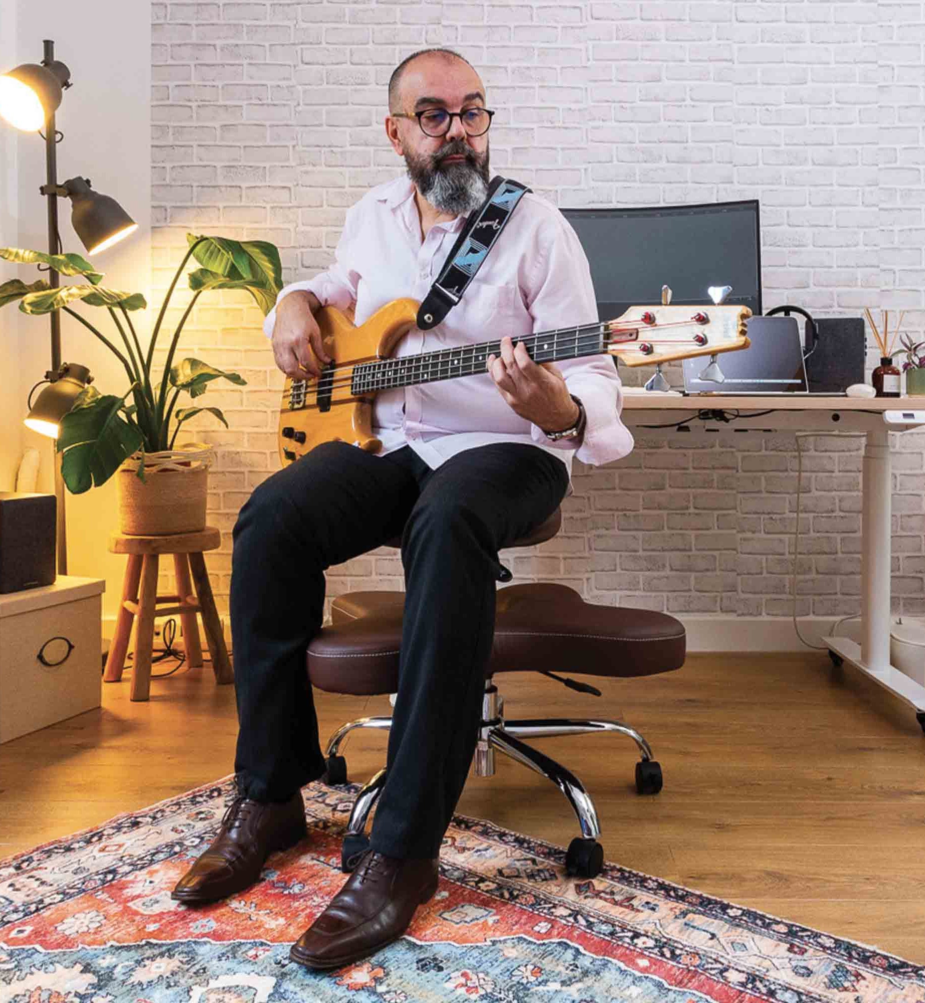 chaise assis en tailleur Kqueo ZEN café_ambiance