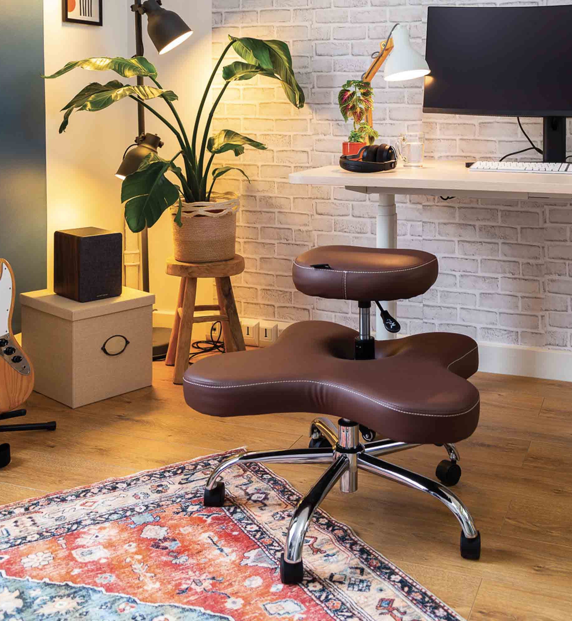 chaise assis en tailleur Kqueo ZEN café_ambiance