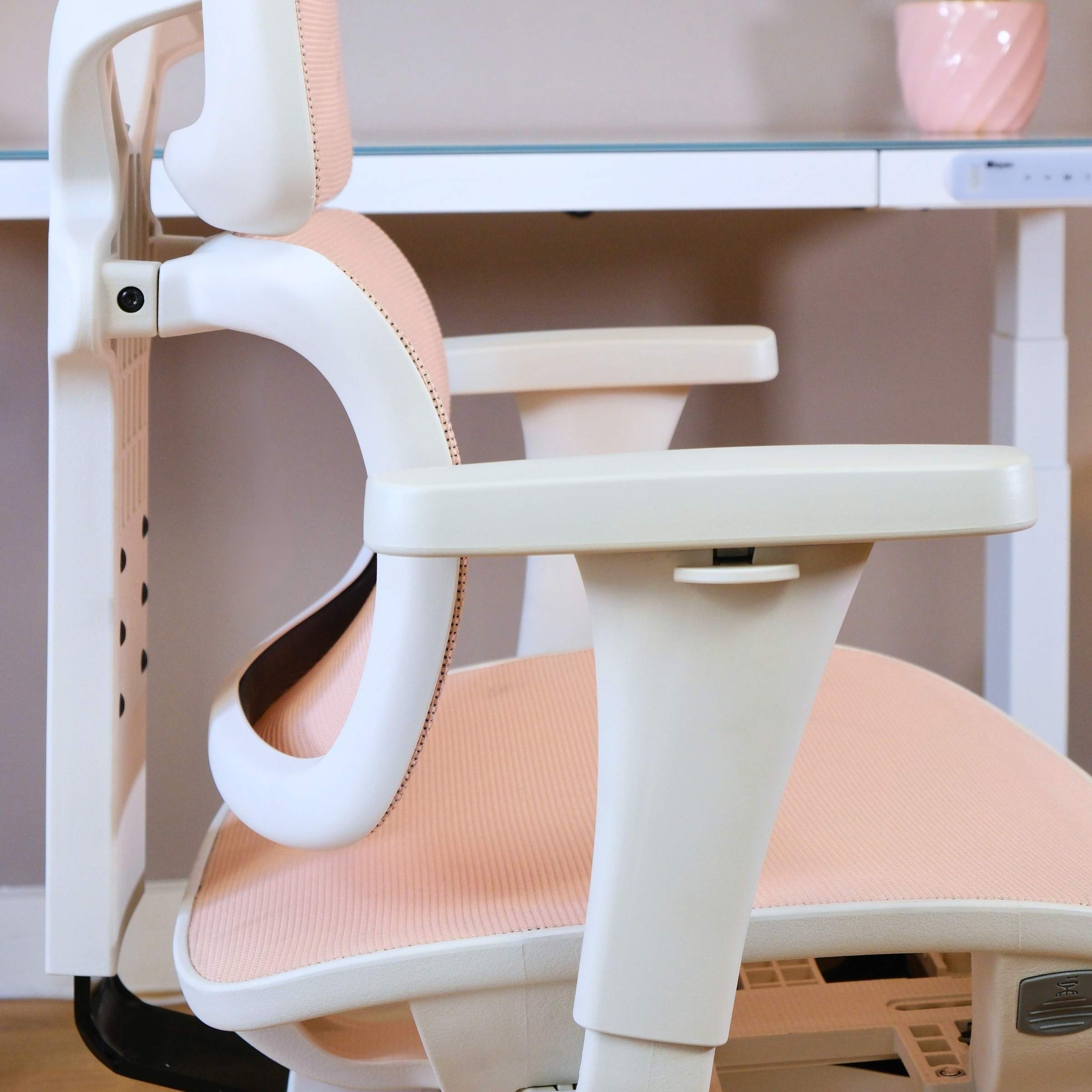 support lombaire chaise de bureau ergonomique TERRANA blanche et rose