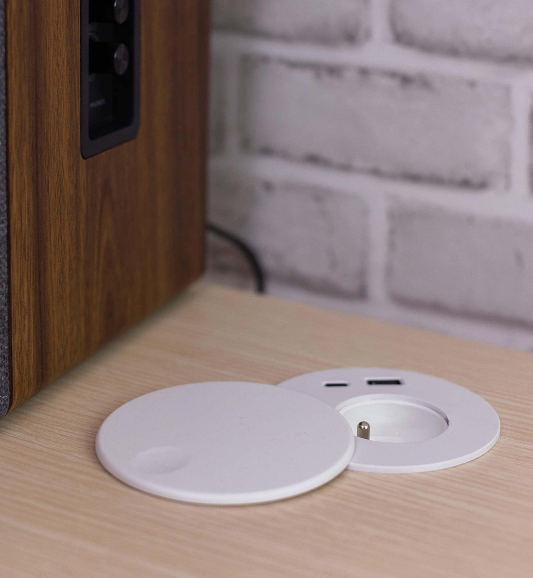 prise encastrée blanche pour bureau assis debout kqueo_ambiance