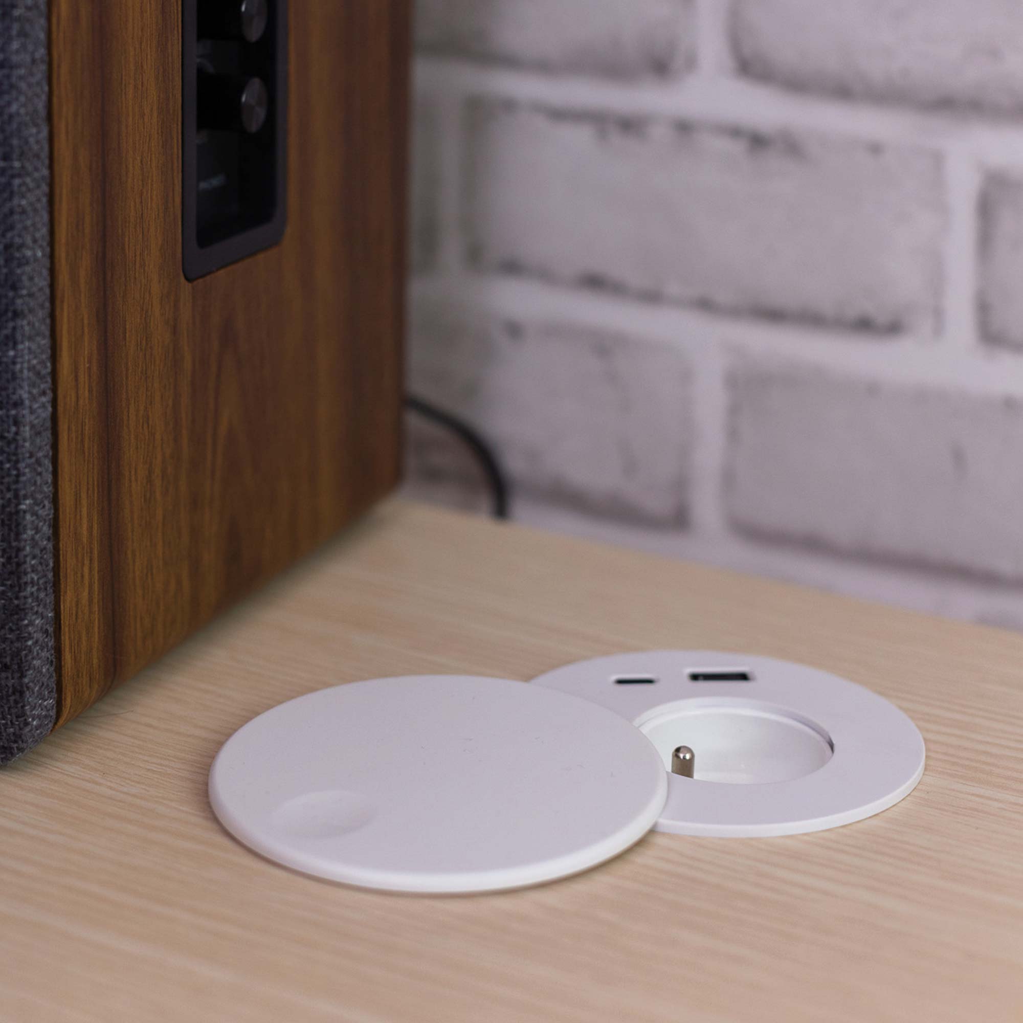 prise encastrée blanche pour bureau assis debout kqueo_ambiance