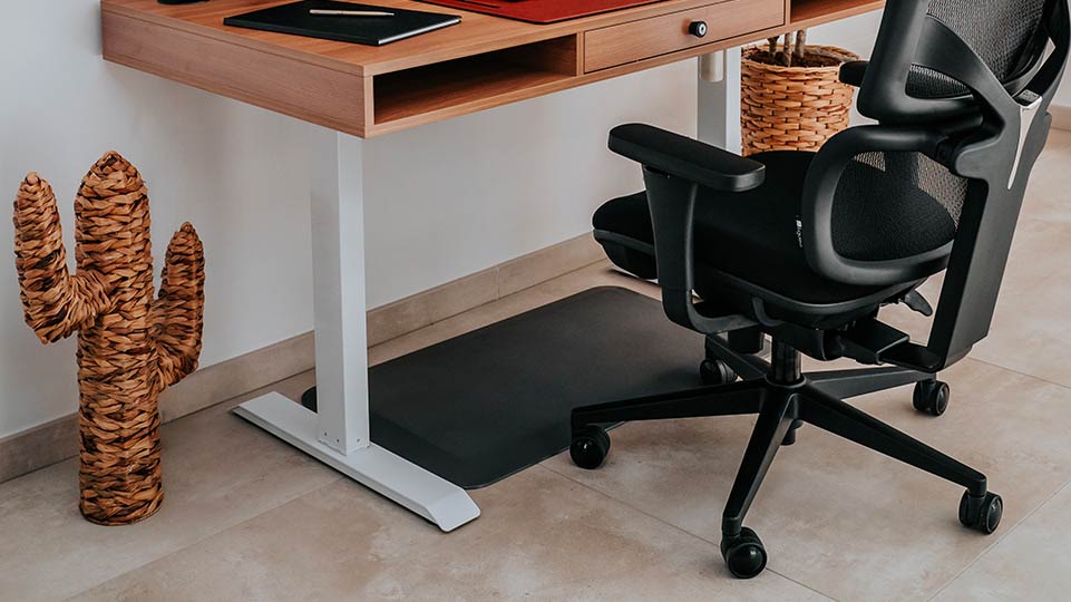 tapis anti-fatigue et bureau assis debout