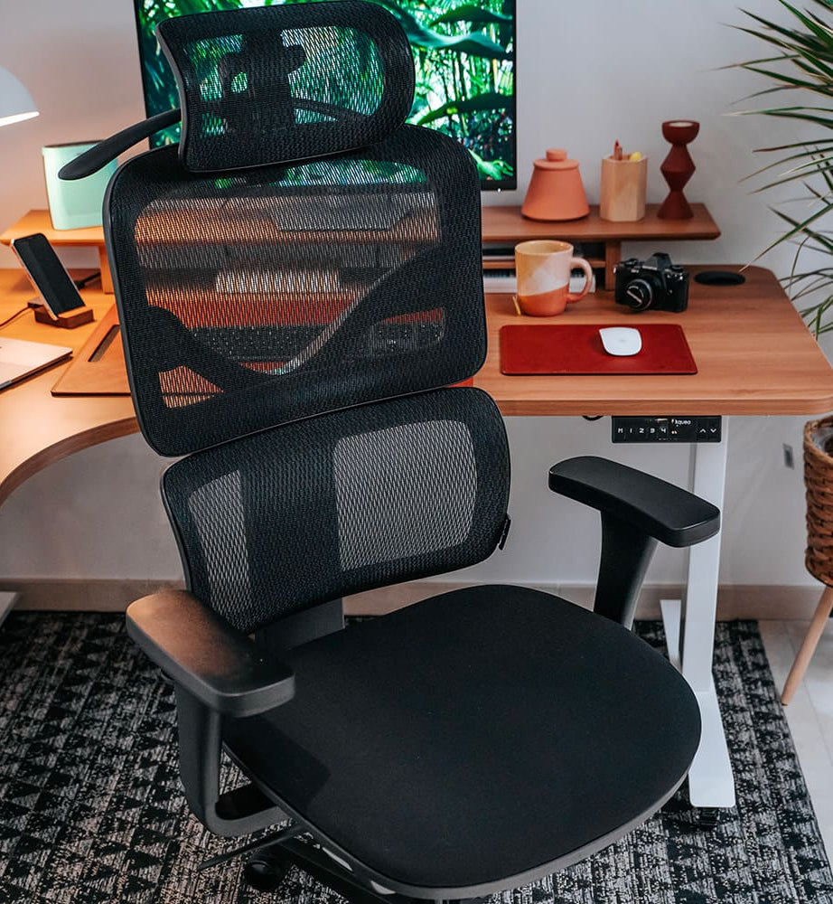 photo lifestyle chaise ergonomique noire TERRANA KQUEO