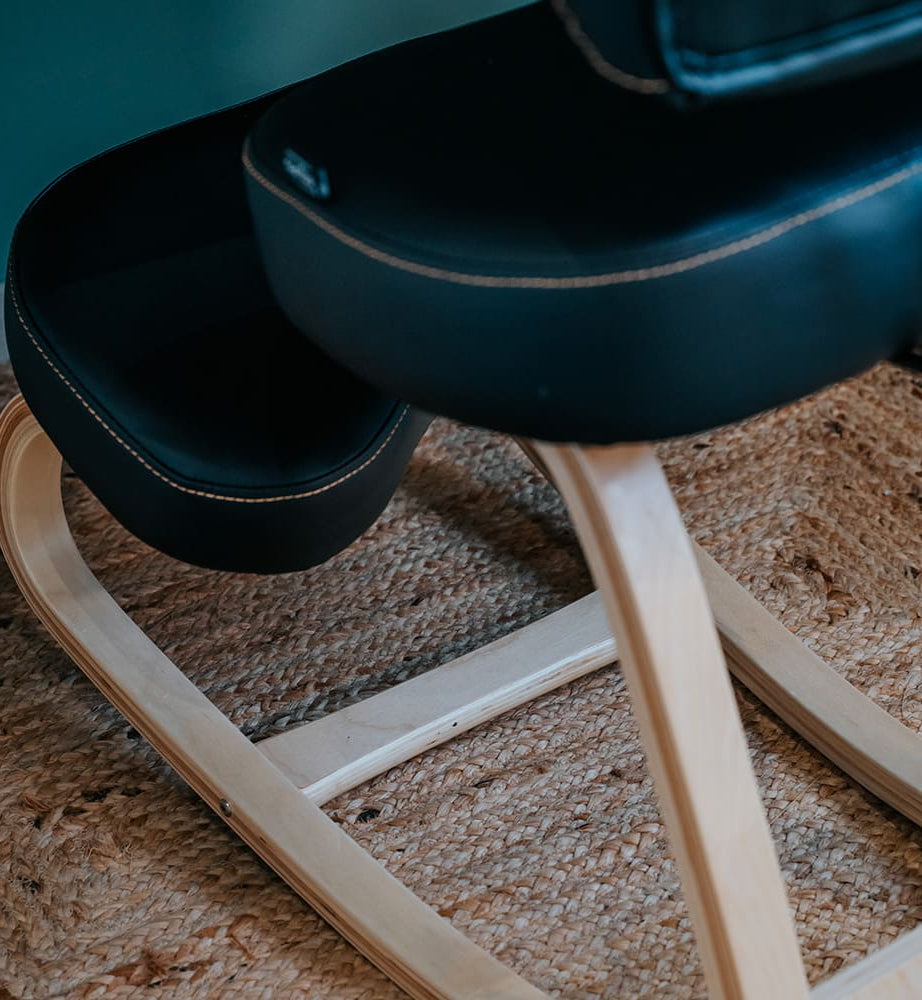 photo lifestyle chaise ergonomique MOOVE bois similicuir_ambiance