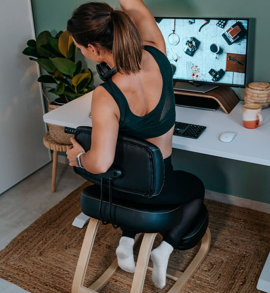 posture yoga chaise ergonomique MOOVE noire similicuir KQUEO_ambiance