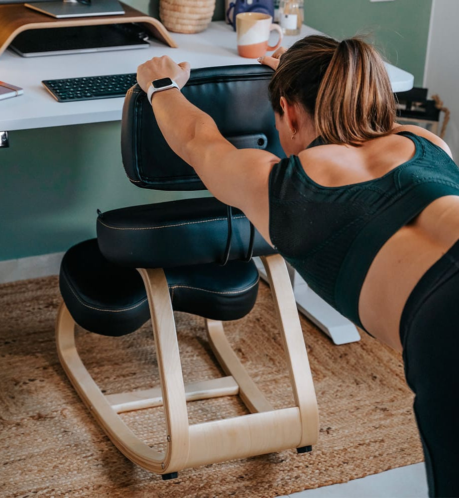 posture yoga chaise ergonomique MOOVE noire similicuir KQUEO_ambiance