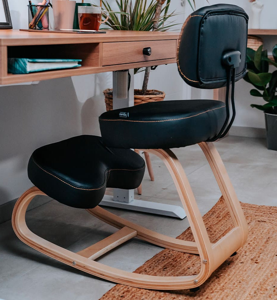 photo lifestyle chaise ergonomique MOOVE noire similicuir KQUEO_ambiance