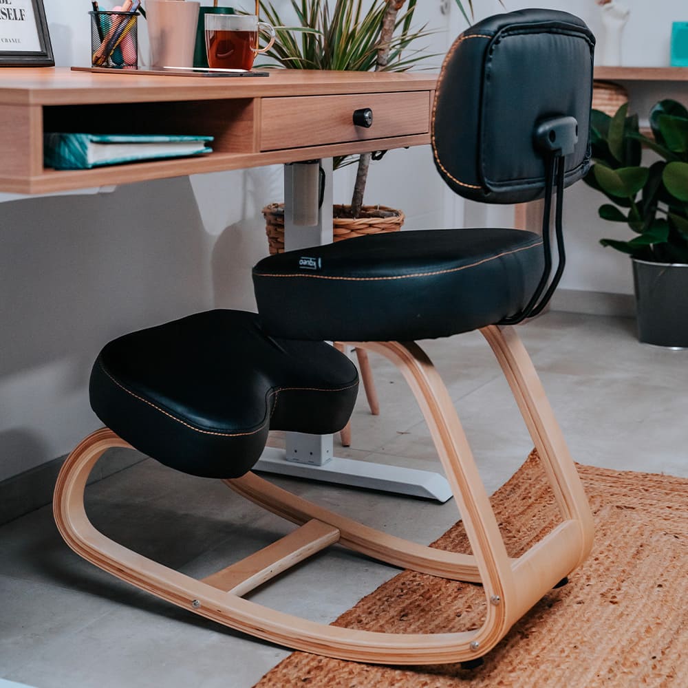 photo lifestyle chaise ergonomique MOOVE noire similicuir KQUEO_ambiance