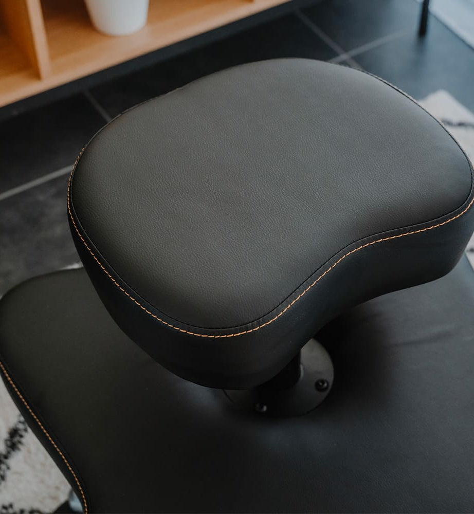 zoom assise supérieure chaise en tailleur ZEN KQUEO_ambiance