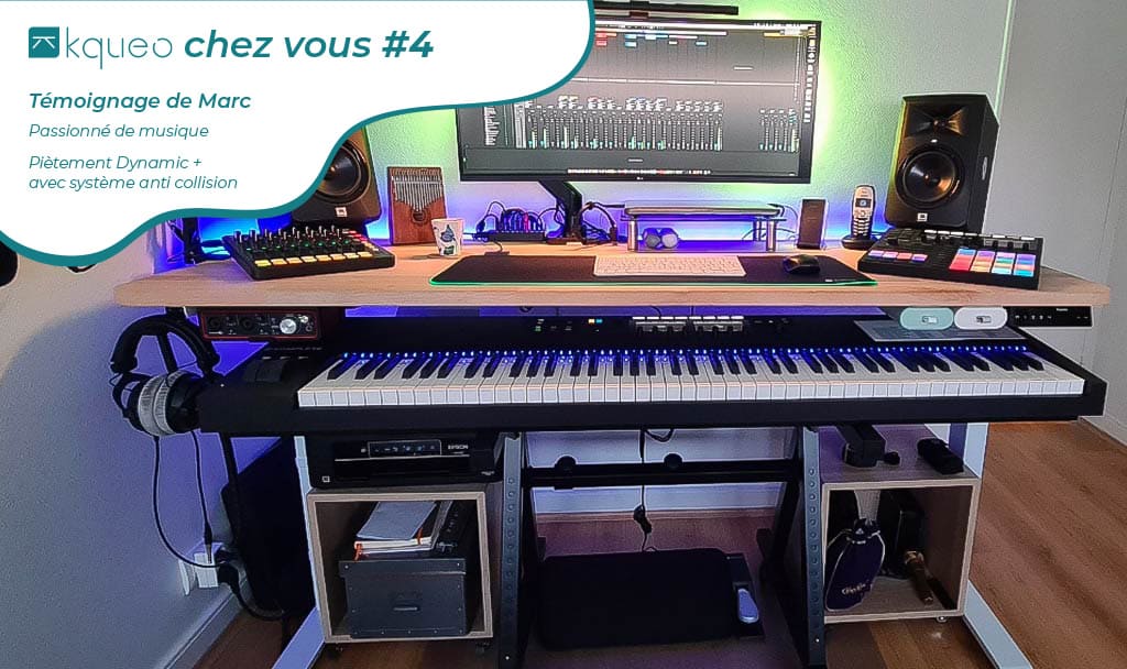 bureau assis debout et piano numérique