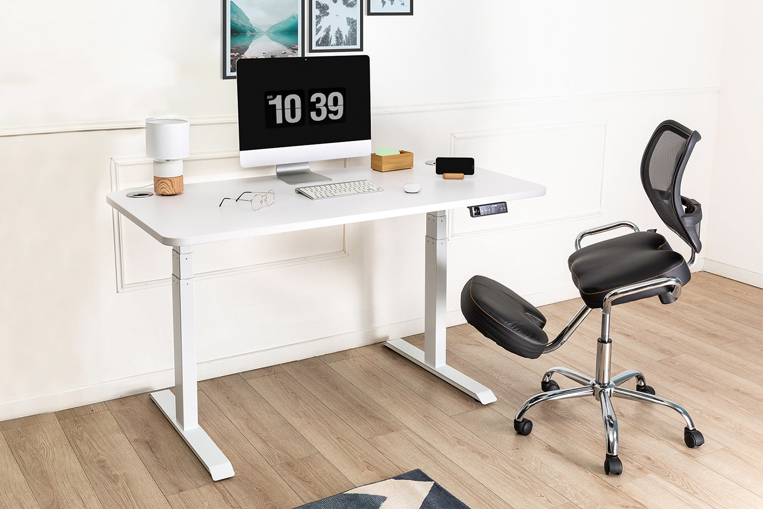 Bureau assis debout et chaise ergonomique