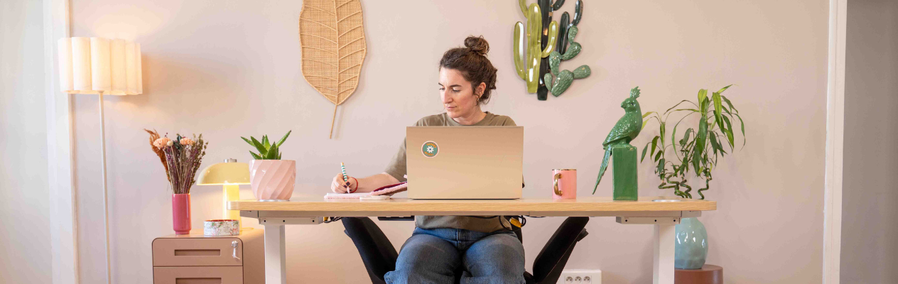 Comment bien se tenir droit au bureau (et pourquoi ce n’est pas le plus important) ?