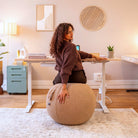 Ballon ergonomique SPHERA bouclette beige KQUEO_ambiance