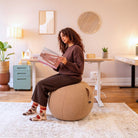 Ballon ergonomique SPHERA bouclette beige KQUEO_ambiance