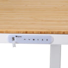 Système de double motorisation et passage de câbles sous le plateau du bureau Dynamic Connect Bamboo.