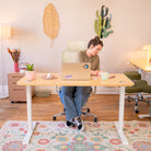 Bureau assis debout LIFT KQUEO blanc et chêne clair avec plateau réglable et espace de travail ergonomique_ambiance