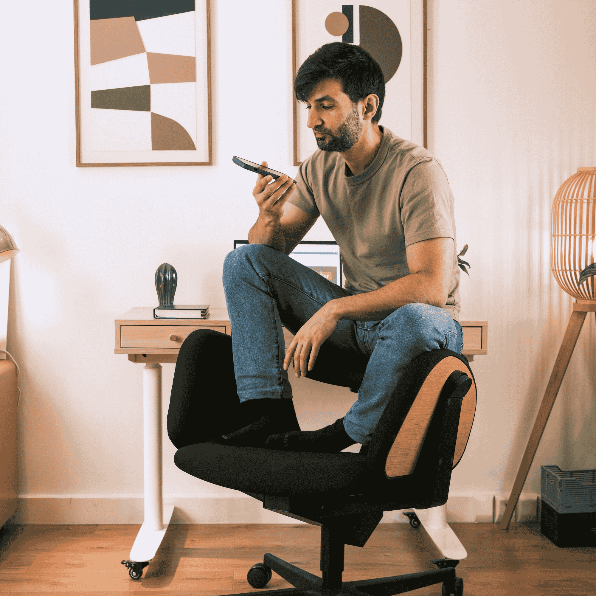 chaise de bureau dynamique FLOW noire et bois posture assise