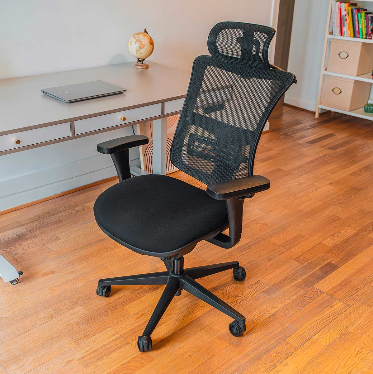 chaise de bureau ergonomique noire EPSILON photo_ambiance