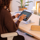 Réhausseur pour ordinateur portable en aluminium utilisé avec une tablette sur bureau ergonomique