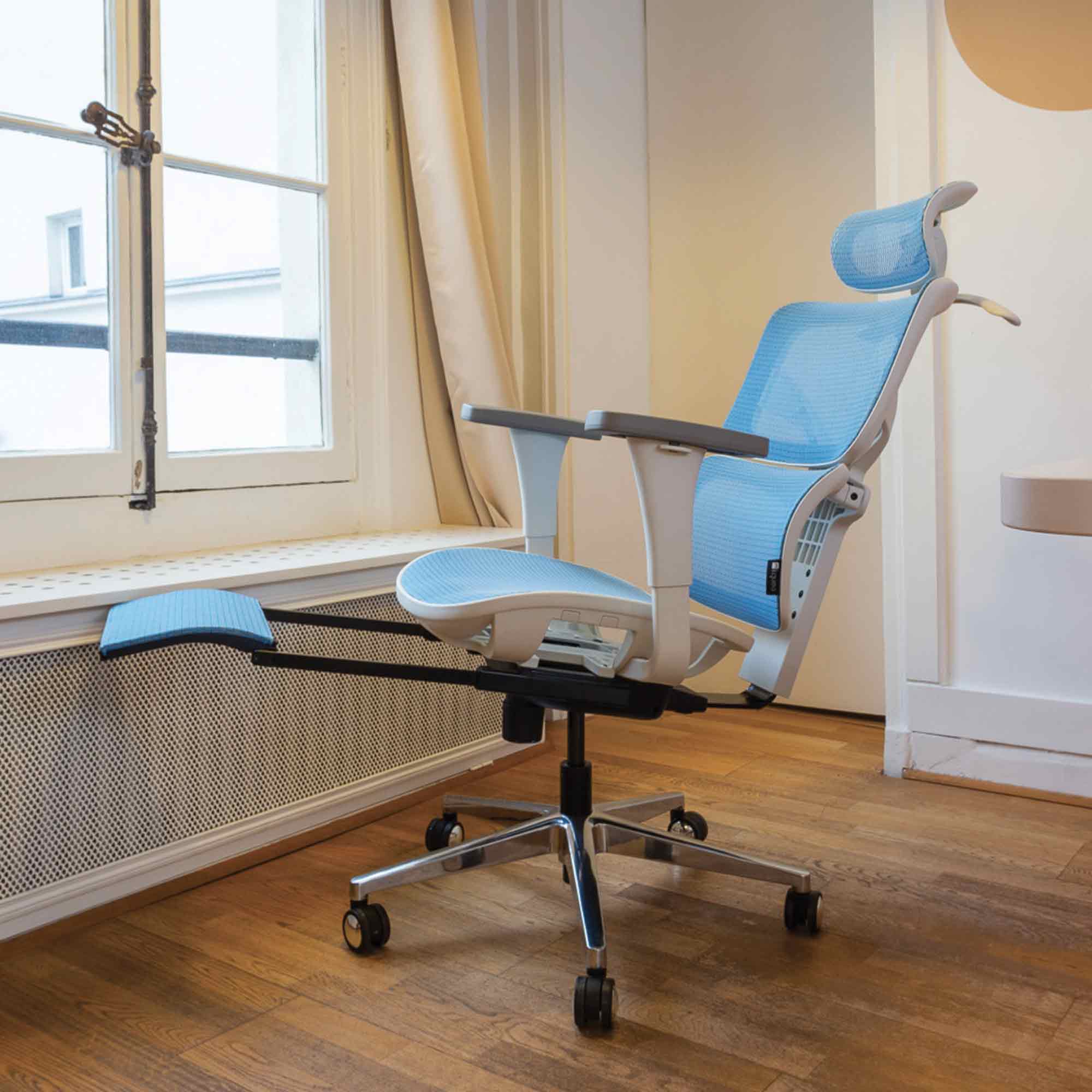 Chaise ergonomique de bureau - TERRANA Blanc / Bleu en maille