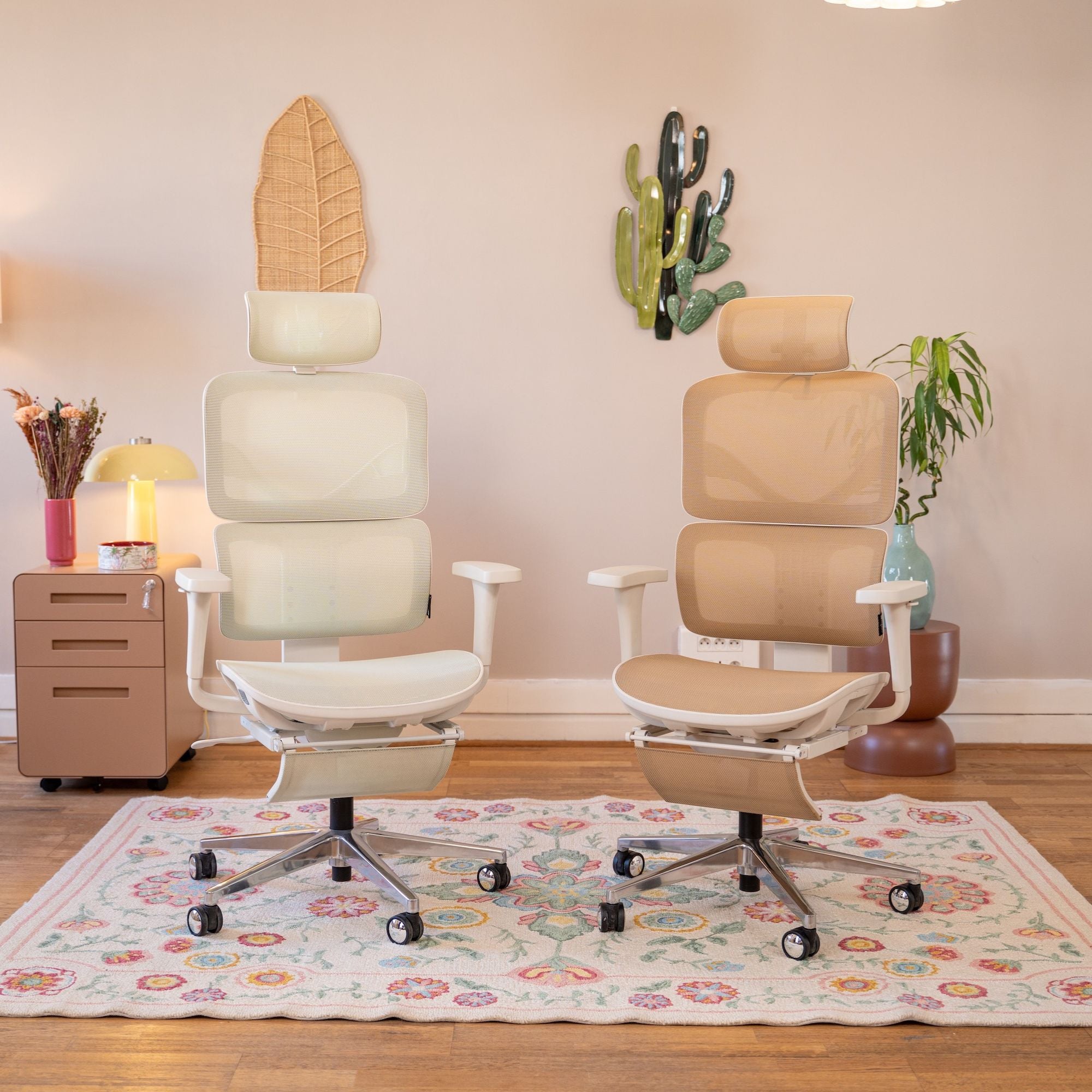 chaises ergonomiques TERRANA en maille verte et beige_ambiance