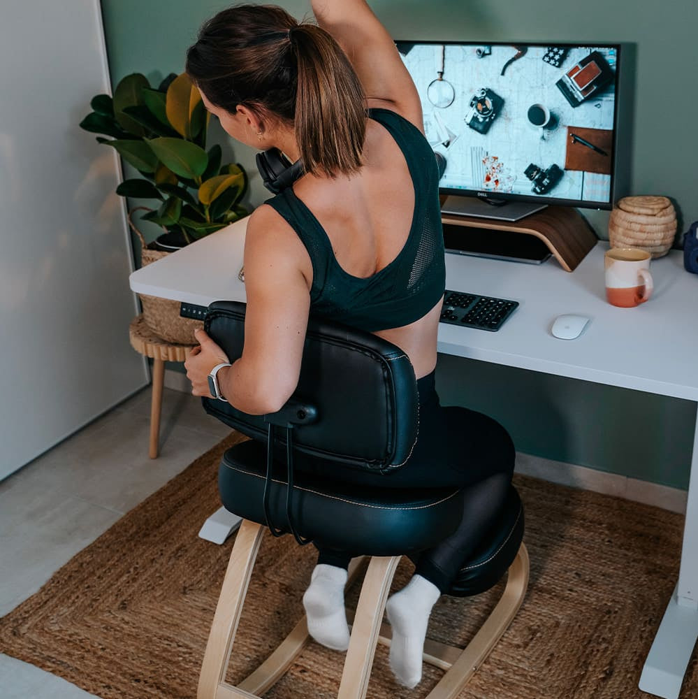 posture yoga chaise ergonomique MOOVE noire similicuir KQUEO_ambiance
