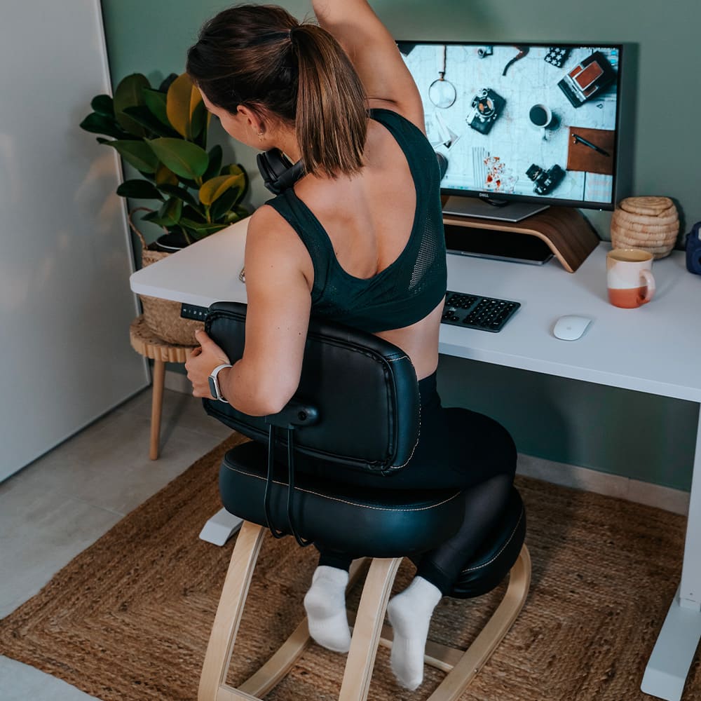 posture yoga chaise ergonomique MOOVE noire similicuir KQUEO_ambiance